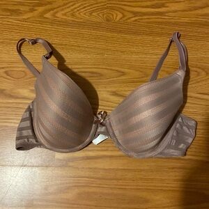 Maidenform Wire Bra size 34C (CE)